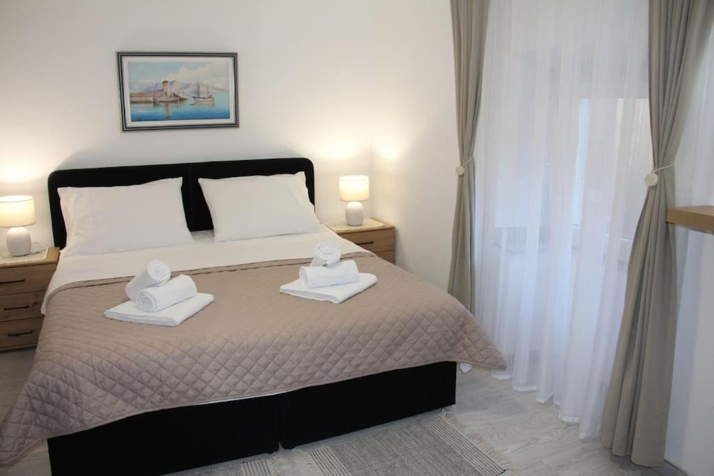 Apartman M&A&M Karlobag 2 Minute Away From Beach Exterior photo